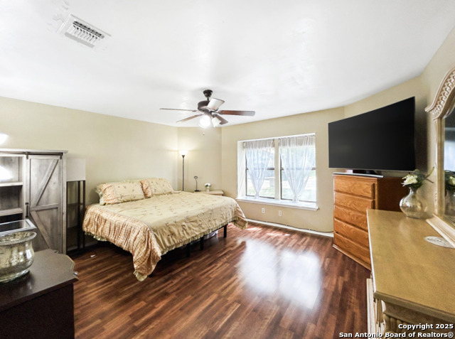 Listing photo id 17 for 9211 Deer Vlg