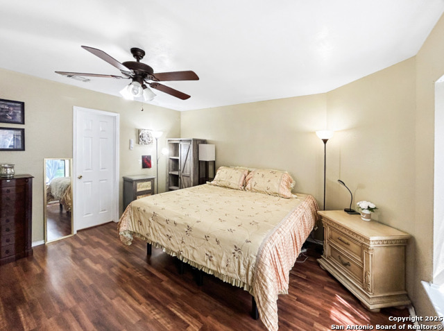 Listing photo id 18 for 9211 Deer Vlg