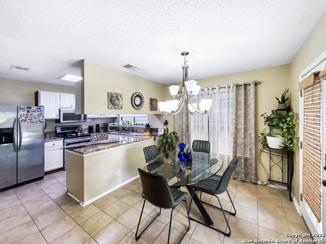 Listing photo id 3 for 9211 Deer Vlg