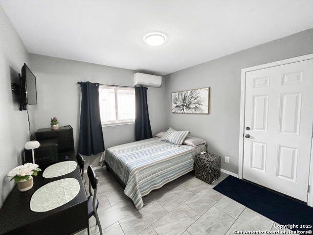 Listing photo id 7 for 9211 Deer Vlg