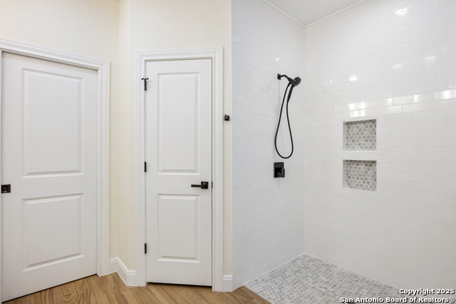 Image 18 of 47 For 32 Trophy