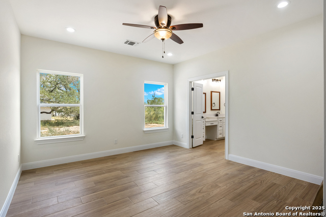 Image 19 of 47 For 32 Trophy