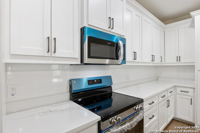 Image 33 of 47 For 32 Trophy