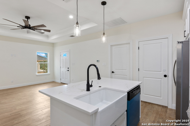 Image 34 of 47 For 32 Trophy