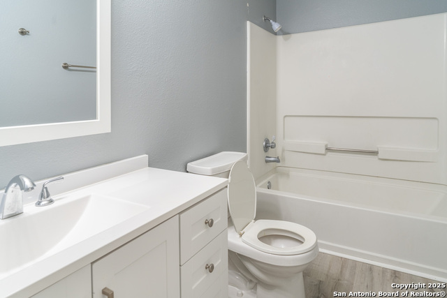 Image 26 of 31 For 9206 Dancove