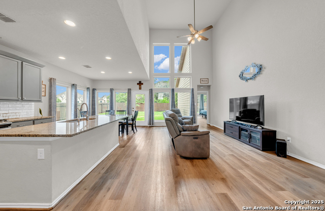 Listing photo id 3 for 9603 Safe Hollow