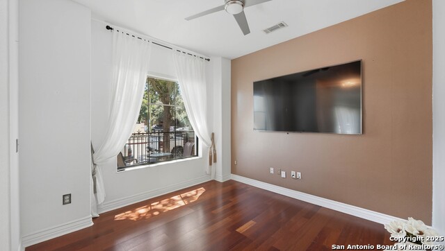 Listing photo id 8 for 215 Center  109