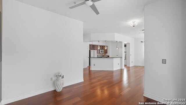 Listing photo id 9 for 215 Center  109