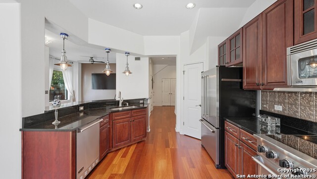 Listing photo id 12 for 215 Center  109