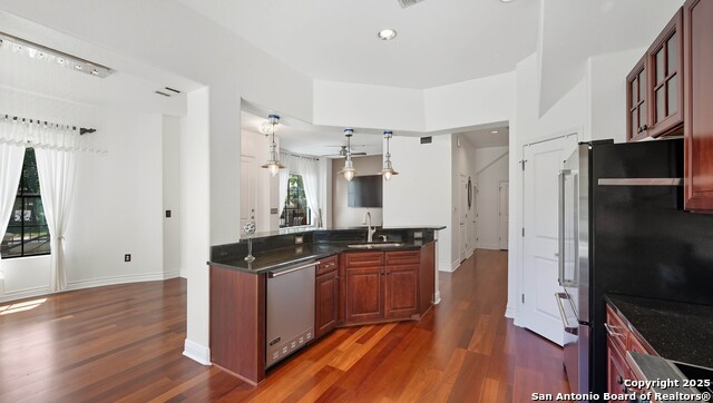 Listing photo id 17 for 215 Center  109