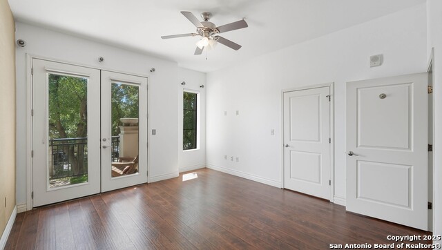 Listing photo id 20 for 215 Center  109