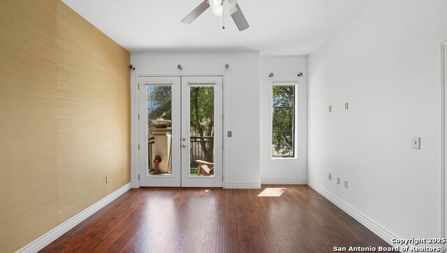 Listing photo id 21 for 215 Center  109