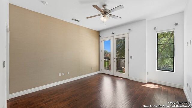 Listing photo id 22 for 215 Center  109