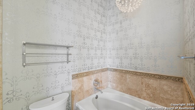 Listing photo id 27 for 215 Center  109