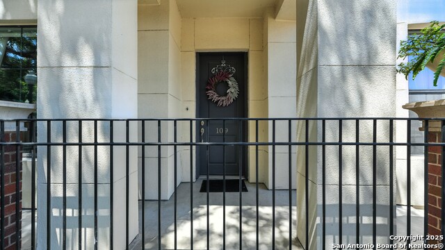 Listing photo id 1 for 215 Center  109