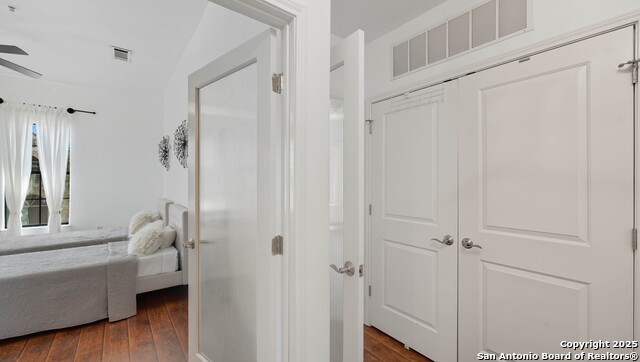 Listing photo id 29 for 215 Center  109