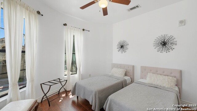 Listing photo id 30 for 215 Center  109