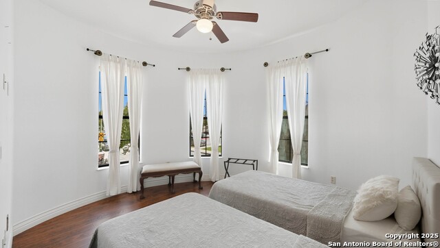 Listing photo id 31 for 215 Center  109