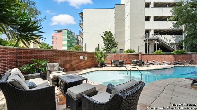 Listing photo id 35 for 215 Center  109