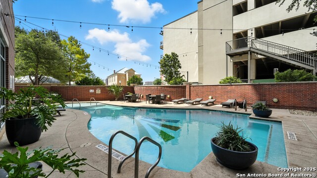 Listing photo id 37 for 215 Center  109