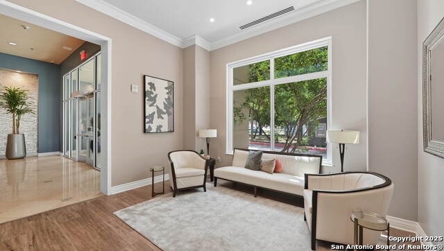 Listing photo id 43 for 215 Center  109