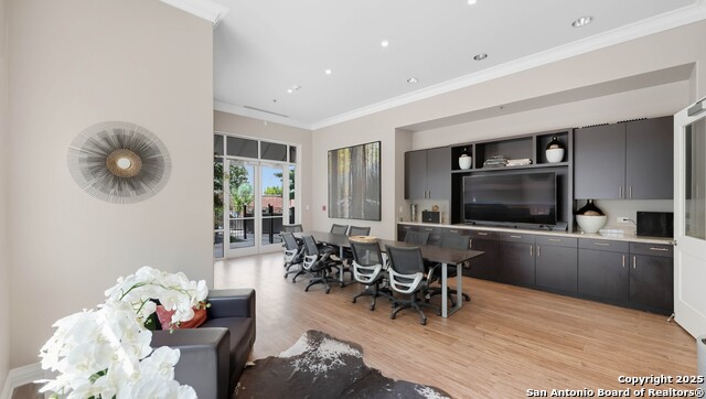 Listing photo id 46 for 215 Center  109