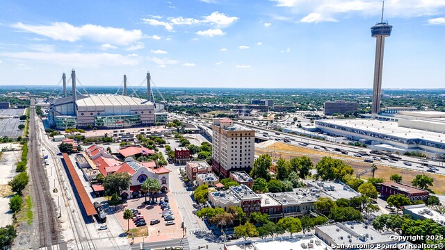 Listing photo id 48 for 215 Center  109