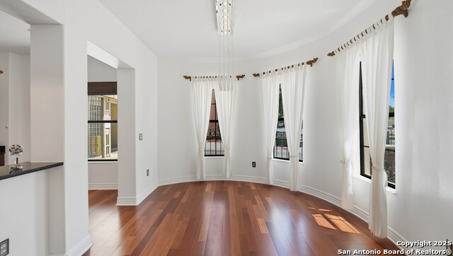 Listing photo id 4 for 215 Center  109