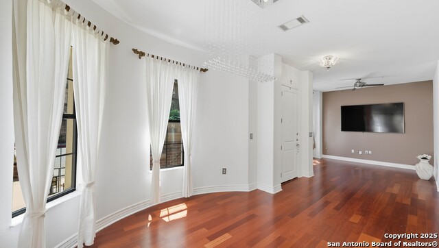 Listing photo id 6 for 215 Center  109