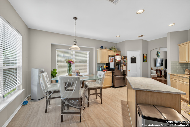 Listing photo id 10 for 22814 Bengal Brook