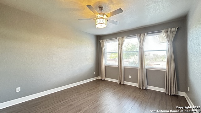 Listing photo id 17 for 13047 Waterlily Way