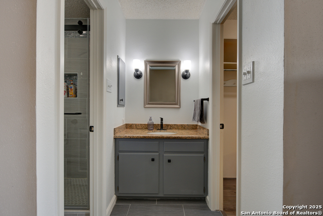 Image 17 of 24 For 11303 Vance Jackson  L2