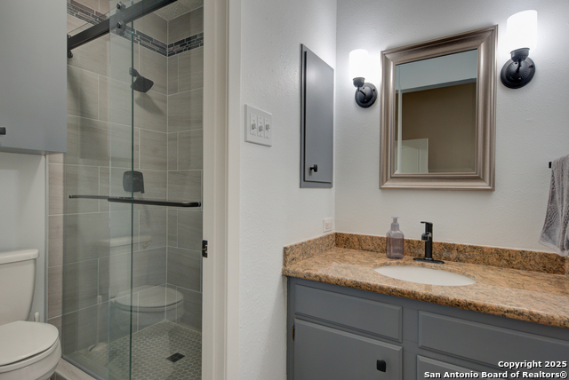 Image 18 of 24 For 11303 Vance Jackson  L2