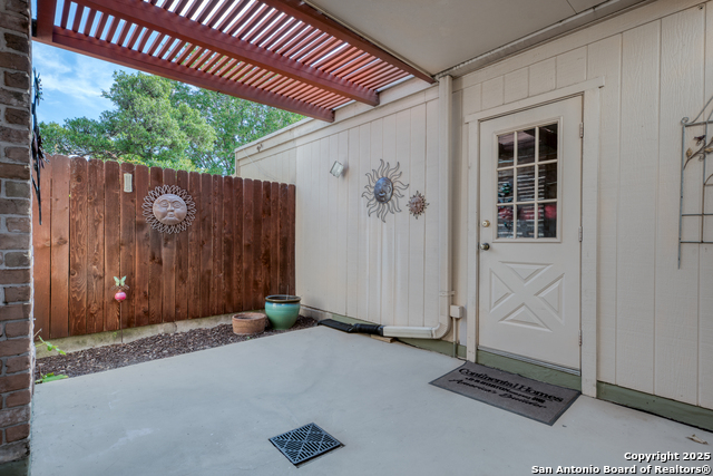 Image 19 of 24 For 11303 Vance Jackson  L2