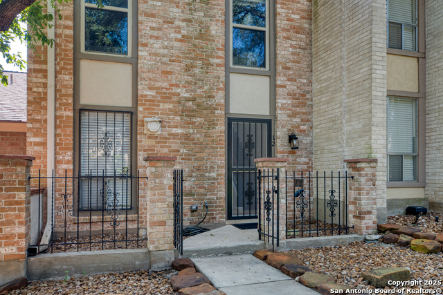 Image 2 of 24 For 11303 Vance Jackson  L2