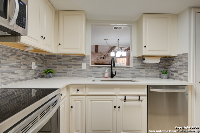 Image 8 of 24 For 11303 Vance Jackson  L2