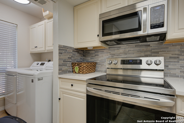 Image 9 of 24 For 11303 Vance Jackson  L2