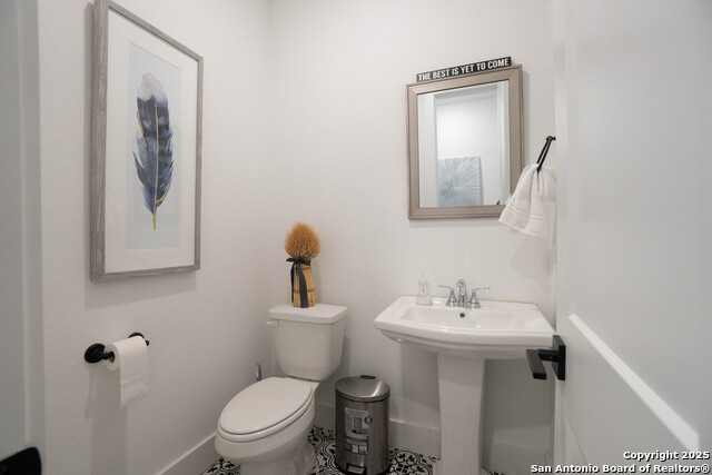 Image 16 of 44 For 119 Huntwick Dr