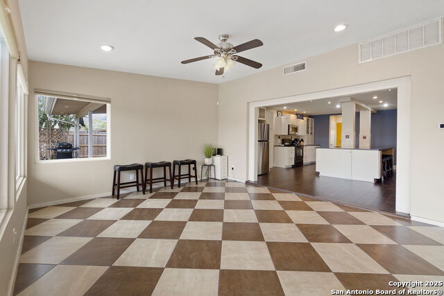 Listing photo id 8 for 116 Gardenview S