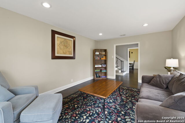 Listing photo id 9 for 116 Gardenview S