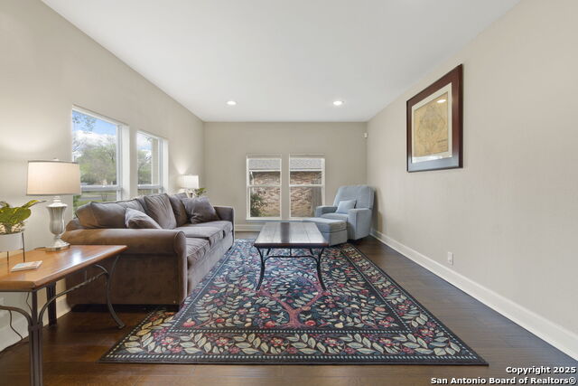 Listing photo id 10 for 116 Gardenview S