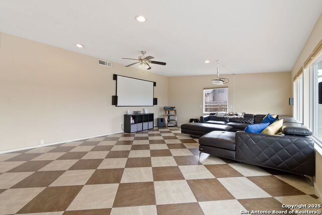 Listing photo id 20 for 116 Gardenview S