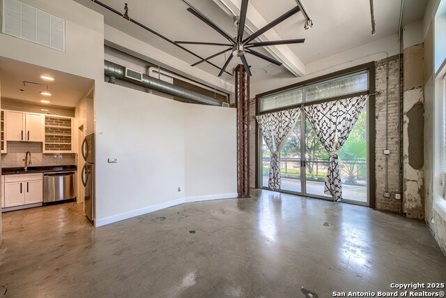 Listing photo id 10 for 831 Flores St S 2101
