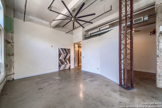 Listing photo id 12 for 831 Flores St S 2101