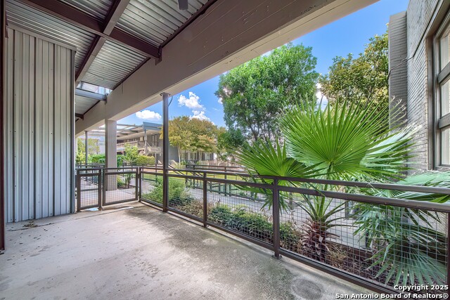 Listing photo id 16 for 831 Flores St S 2101