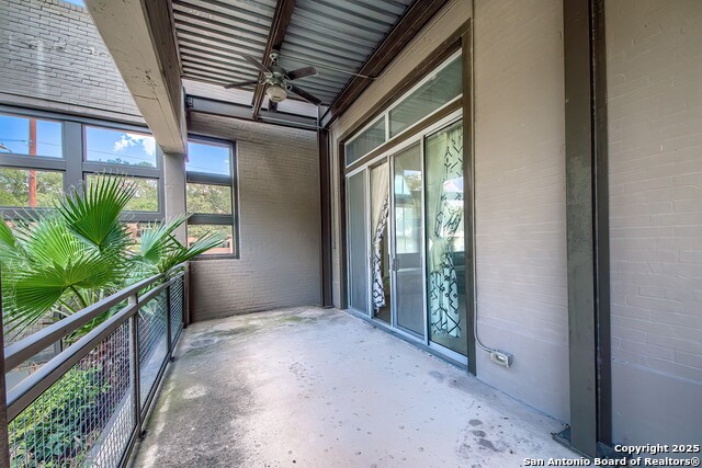 Listing photo id 17 for 831 Flores St S 2101