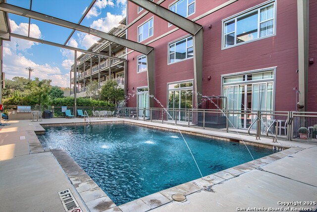 Listing photo id 18 for 831 Flores St S 2101