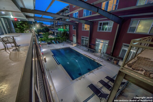 Listing photo id 21 for 831 Flores St S 2101