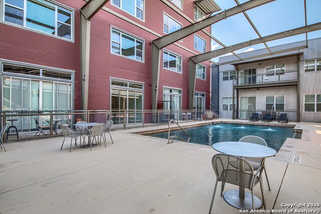 Listing photo id 22 for 831 Flores St S 2101