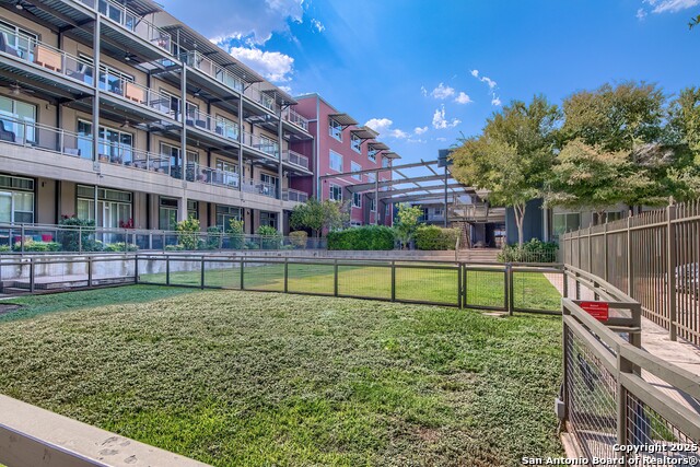 Listing photo id 27 for 831 Flores St S 2101